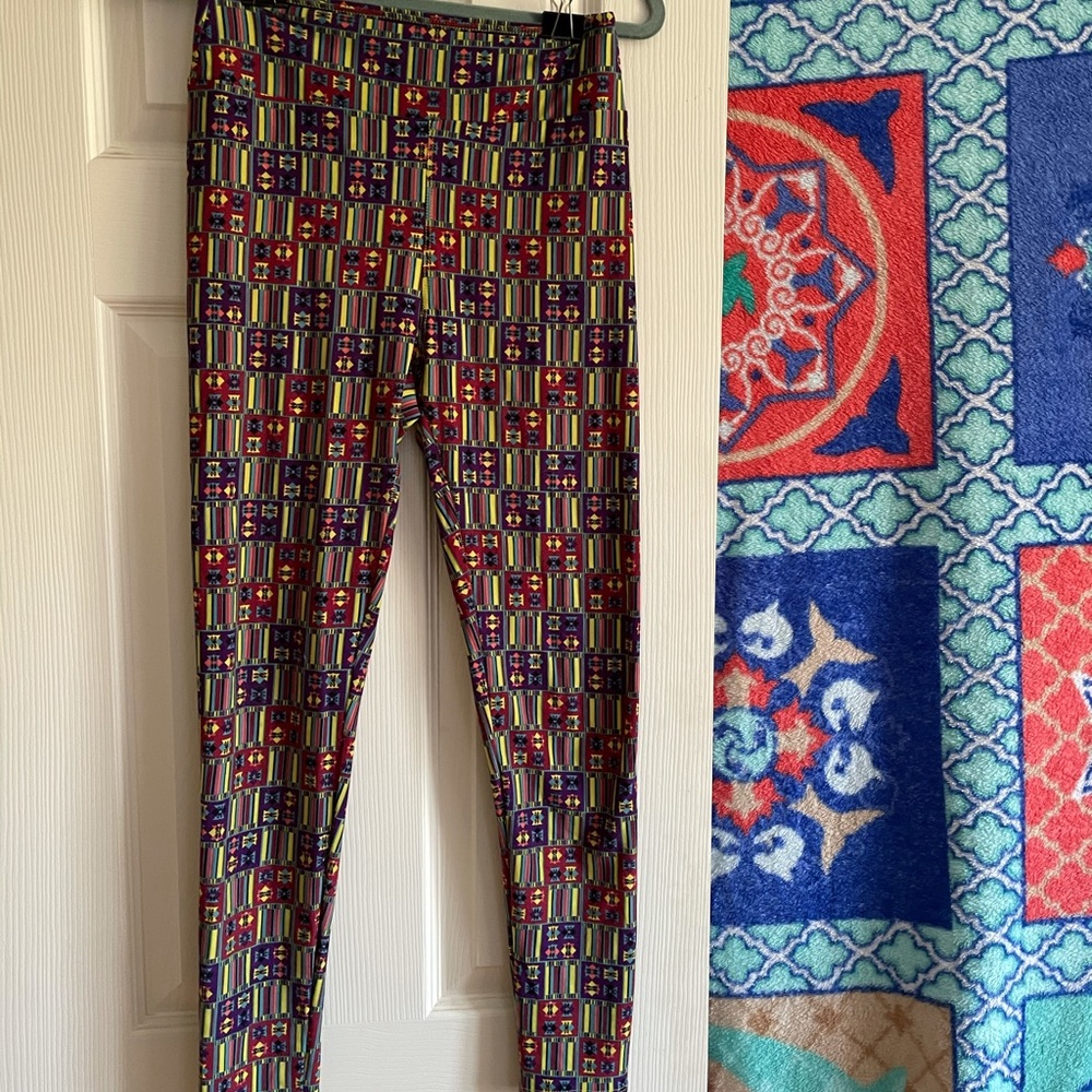 Bold pattered leggings NOWT